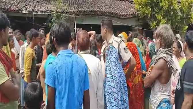 Bihar Crime News : दुसऱ्या मुलीमुळे बायकोला मारलं? स्टोरी सांगताना पोलिस सुध्दा...