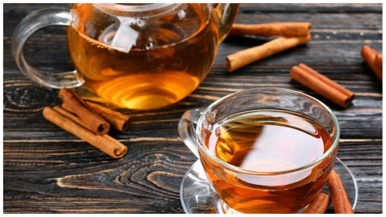 दालचिनी चहा तुम्हाला आवडतो का? दालचिनी चहा रक्तातील साखरेची पातळी नियंत्रित करतो. नवरात्रीचा ९ दिवसांचा उपवास असताना तुम्ही रोज तुमच्या दिवसाची सुरुवात दालचिनी चहाने करू शकता. 