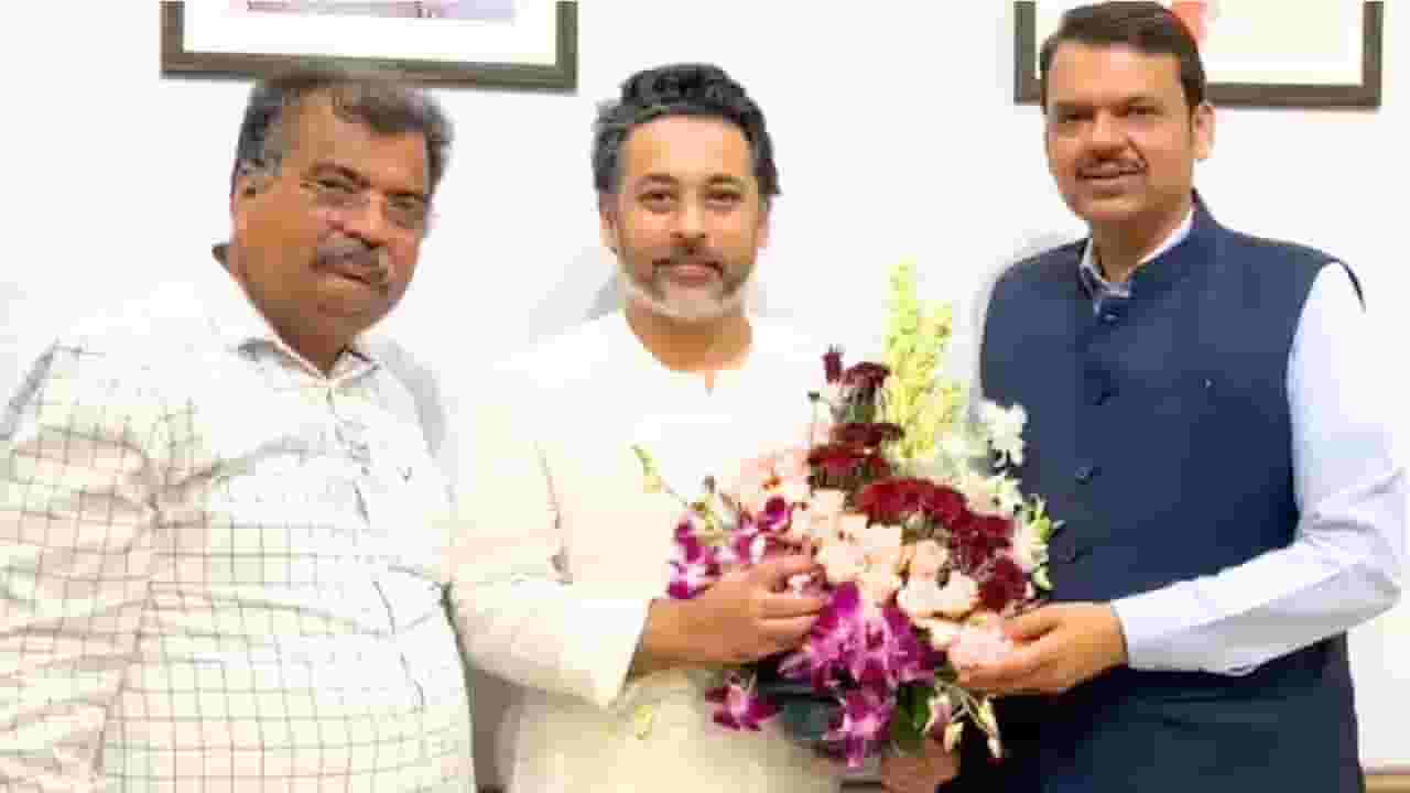 Nilesh Rane : निलेश राणे यांची नाराजी दूर, देवेंद्र फडणवीस यांची मध्यस्ती अन् घेतली माघार Nilesh Rane : निलेश राणे यांची नाराजी दूर, देवेंद्र फडणवीस यांची मध्यस्ती अन् घेतली माघार