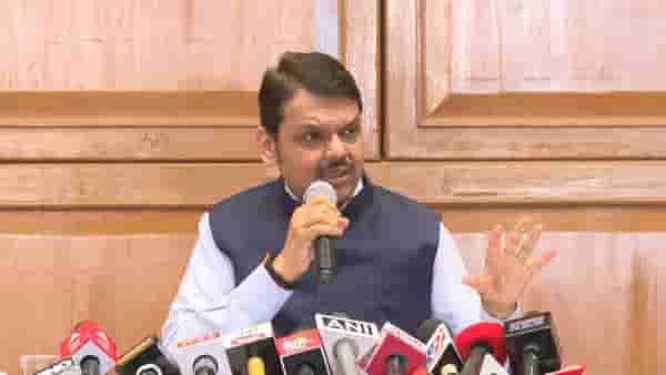 महाराष्ट्राचा राजकारणात खरंच भूकंप येणार? देवेंद्र फडणवीस यांची पहिली प्रतिक्रिया