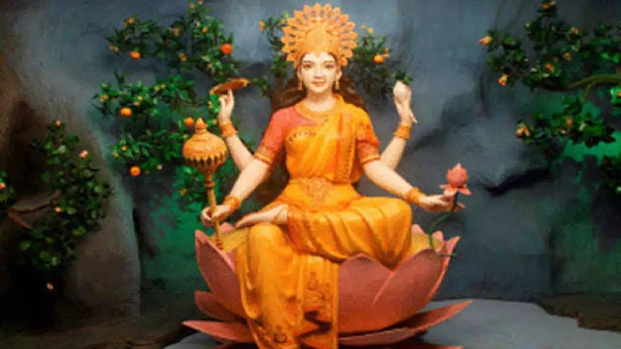 देवी सिद्धिदात्रीला समर्पित आहे नवरात्रीचा शेवटचा दिवस, अशाप्रकारे करा आराधना