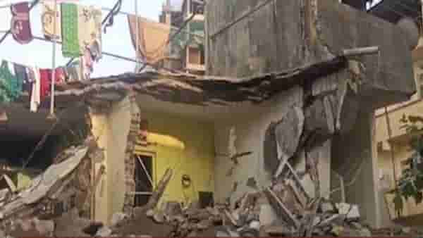 डोंबिवली येथील कोपर वेस्टमध्ये इमारत कोसळली अन्…