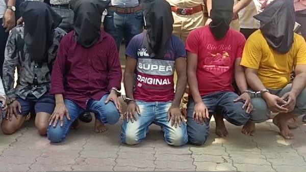 Dombivli Crime : कोणाला उपचार, कुणाला नोकरीचं आश्वासन... नको त्या धंद्याला लावलं; देह व्यापाराचं मोठं रॅकेट उद्ध्वस्त