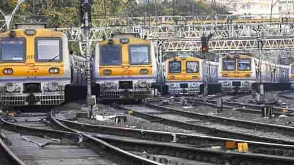 Mumbai Railway Megablock | मुंबईकरांनो… आज रेल्वेनं बाहेर जाताय? बघा कसा असेल तिन्ही मार्गावर मेगाब्लॉक