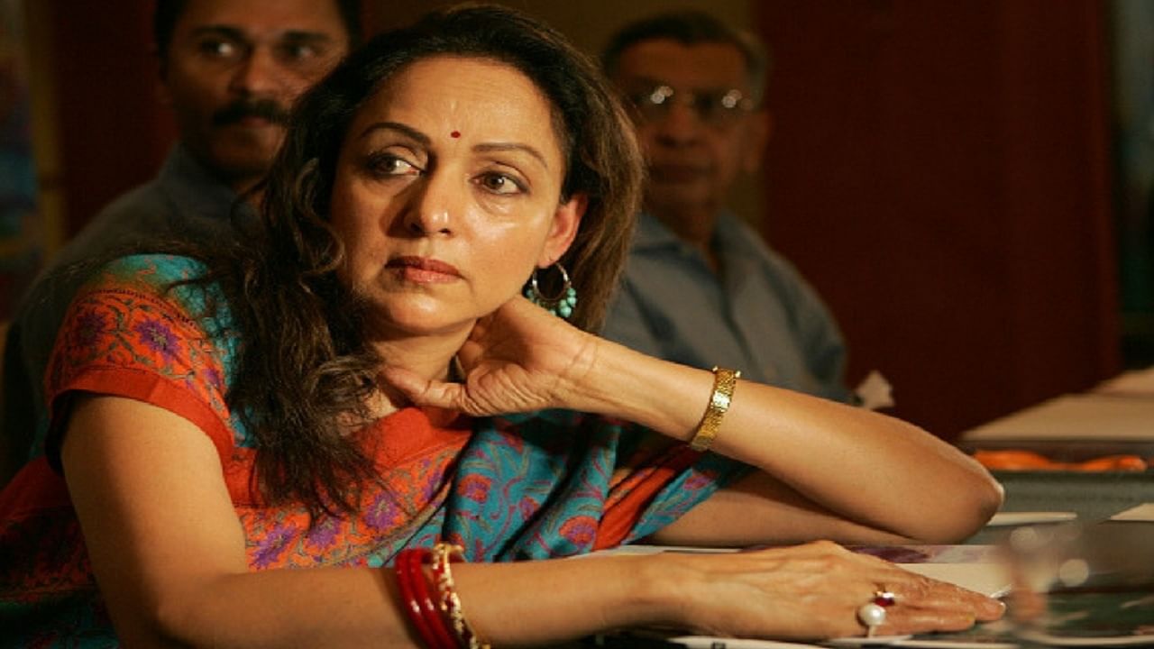 Hema Malini Birthday : 26 वर्ष मोठ्या अभिनेत्यासोबत हेमा मालिनी यांचा रोमान्स, झेलल्या अनेक अडचणी