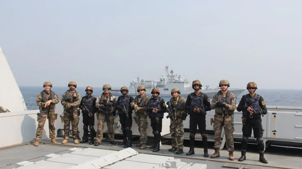 B.Tech वाल्यांसाठी भारतीय नौदलात उत्तम नोकरी, पगार 500000 पेक्षा जास्त! पटकन करा अर्ज B.Tech वाल्यांसाठी भारतीय नौदलात उत्तम नोकरी, पगार 500000 पेक्षा जास्त! पटकन करा अर्ज