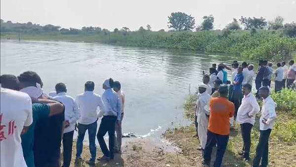 Crime News : तलावात बुडून 18 तास उलटले, आता प्रशासन म्हणते...