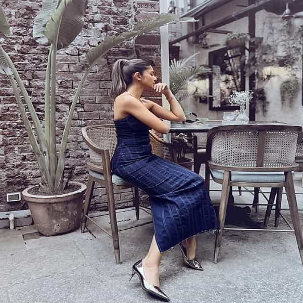 टीव्ही अभिनेत्री जेनिफर विंगेट (jennifer winget) तिच्या अभिनयामुळे कमी तर तिच्या बोल्ड आणि ग्लॅमरस अदांमुळे अधिक चर्चेत असते. आज जेनिफर हिला कोणत्याही ओळखीची गरज नाही.