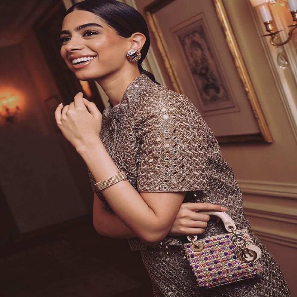 खुशी कपूर हिच्याबद्दल सांगायचं झालं तर, श्रीदेवी यांच्या दुसऱ्या मुलीने देखील अभिनय क्षेत्रात पदार्पण केलं आहे. खुशी कपूर दिग्दर्शक झोया अख्तर यांच्या ‘द अर्चिज’ सिनेमाच्या माध्यमातून चाहत्यांच्या भेटीस येणार आहे.