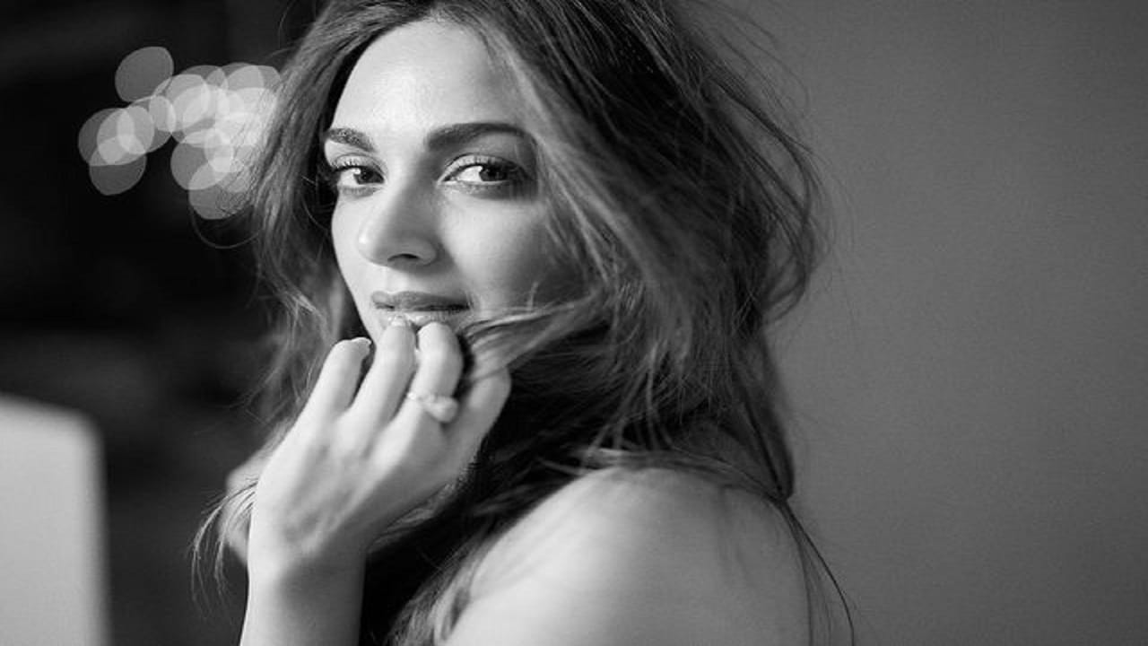  किआरा हिने आतापर्यंत अनेक सिनेमांमध्ये महत्त्वाची भूमिका बजावत चाहत्यांच्या मनावर राज्य केलं. पण अभिनेत्रीला ‘कबीर सिंग’ आणि ‘शेरशाह’ सिनेमामुळे प्रसिद्धी मिळाली.