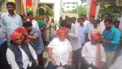 Kolhapur News | कोल्हापूरच्या राजकारणातील डोळे दिपवणारं दृश्य, सतेज पाटील आणि धनंजय महाडिक एकाच मंचावर