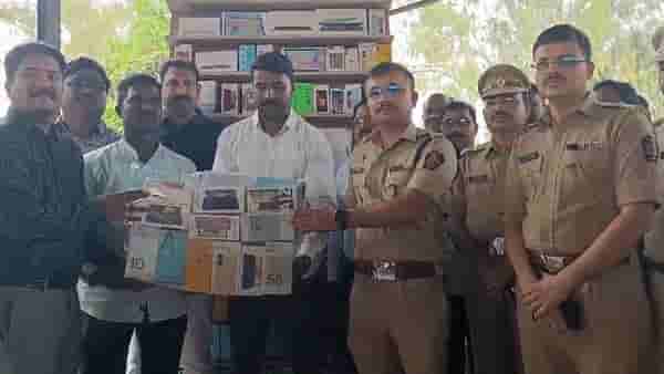 कोट्यवधींचे मोबाईल चोरणाऱ्या टोळीचा पर्दाफाश, पोलिसांनी चोरट्यांना ठोकल्या बेड्या, लाखोंचे मोबाईलही जप्त