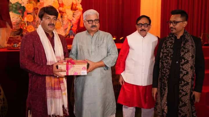 TV9 Festival of India : भाजप खासदार मनोज तिवारी यांच्याकडून संगिताच्या माध्यमातून देवीला नमन TV9 Festival of India : भाजप खासदार मनोज तिवारी यांच्याकडून संगिताच्या माध्यमातून देवीला नमन