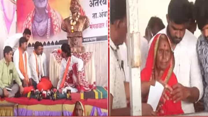 Manoj Jarange Patil : मी मरावं वाटतं का? आईला कशाला आणलं? जरांगे पाटलांनी स्टेजवरच कार्यकर्त्याला झापलं Manoj Jarange Patil : मी मरावं वाटतं का? आईला कशाला आणलं? जरांगे पाटलांनी स्टेजवरच कार्यकर्त्याला झापलं