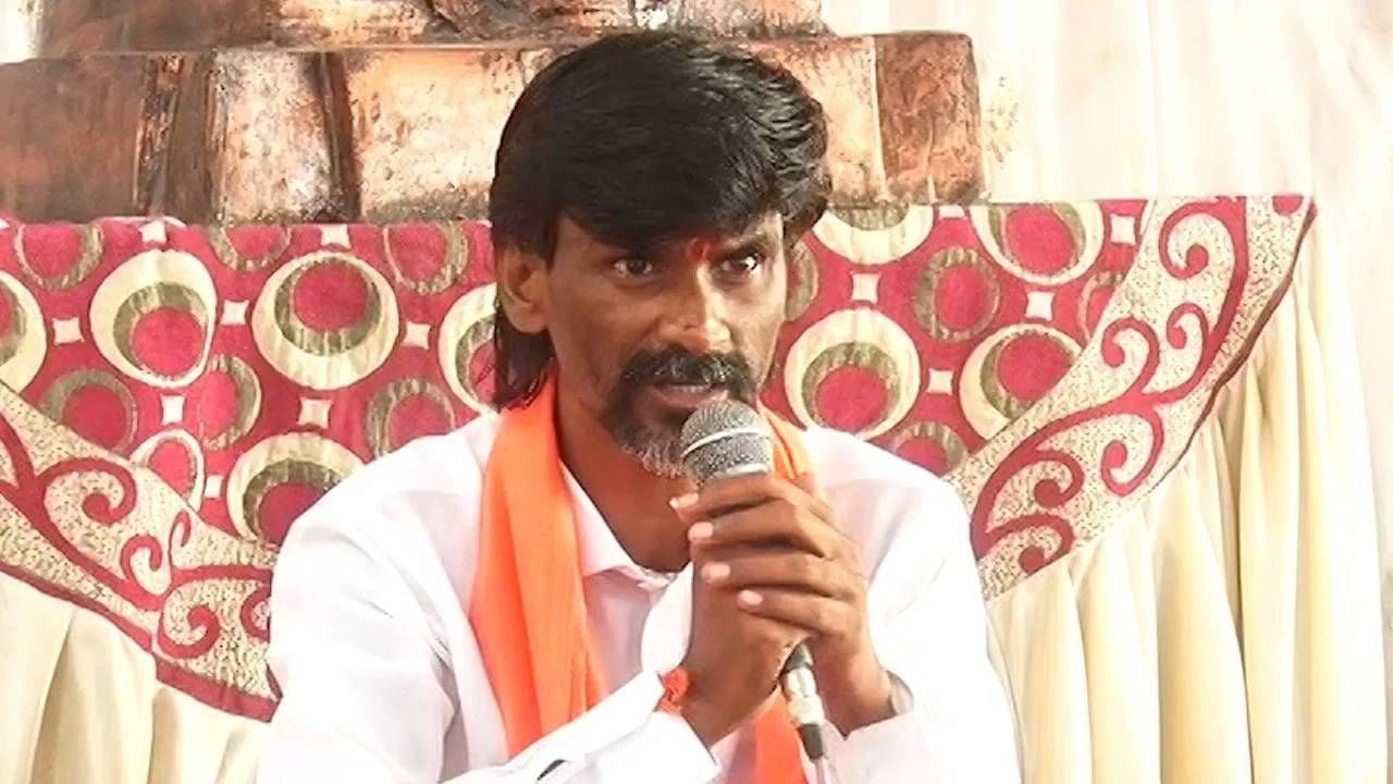 मराठा पोरांविरोधात मुख्यमंत्री आणि उपमुख्यमंत्र्यांनी षडयंत्र रचलं; मनोज जरांगे पाटील यांचा सर्वात मोठा आरोप मराठा पोरांविरोधात मुख्यमंत्री आणि उपमुख्यमंत्र्यांनी षडयंत्र रचलं; मनोज जरांगे पाटील यांचा सर्वात मोठा आरोप