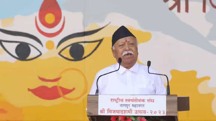 Mohan Bhagwat : आगामी निवडणुकांमध्ये माथी भडकवली जातील, पण लक्षात...; मोहन भागवत यांच्या वक्तव्यानं जोरदार चर्चा Mohan Bhagwat : आगामी निवडणुकांमध्ये माथी भडकवली जातील, पण लक्षात...; मोहन भागवत यांच्या वक्तव्यानं जोरदार चर्चा