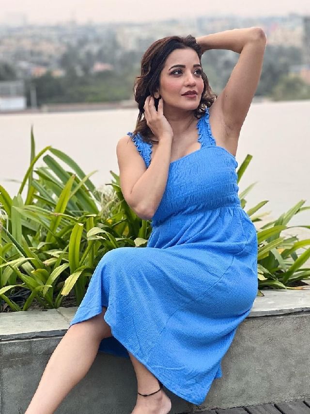 Monalisa Hot Photo : मोनालिसाचा निळ्या ड्रेसमध्ये हॉटनेसचा तडका Monalisa Hot Photo : मोनालिसाचा निळ्या ड्रेसमध्ये हॉटनेसचा तडका