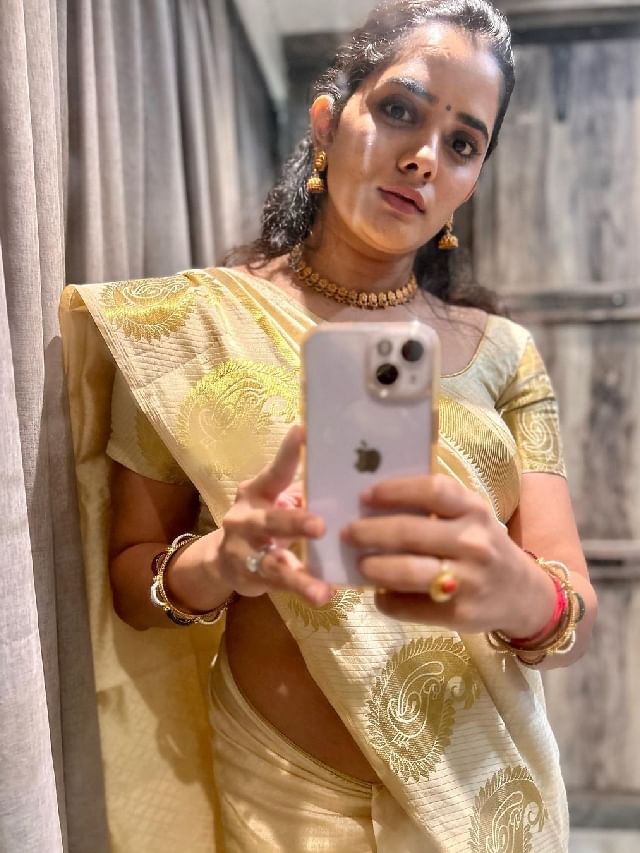 भाग्यश्री मोटेचा साडीमध्ये सुंदर लूक, चाहते घायाळ भाग्यश्री मोटेचा साडीमध्ये सुंदर लूक, चाहते घायाळ