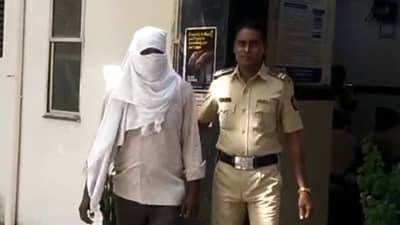 Nagpur Crime : कुरिअरवाला बनून नको ते उद्योग करणाऱ्याला विकृताला अटक, अखेर झाला गजाआड