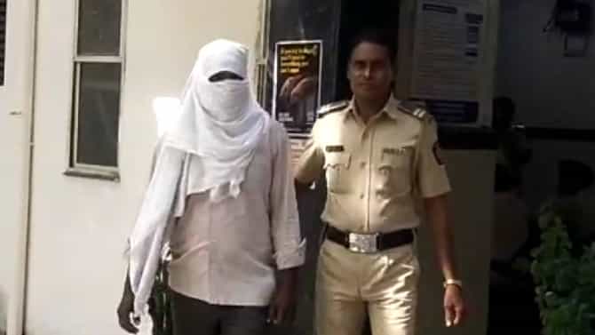 Nagpur Crime : कुरिअरवाला बनून नको ते उद्योग करणाऱ्याला विकृताला अटक, अखेर झाला गजाआड