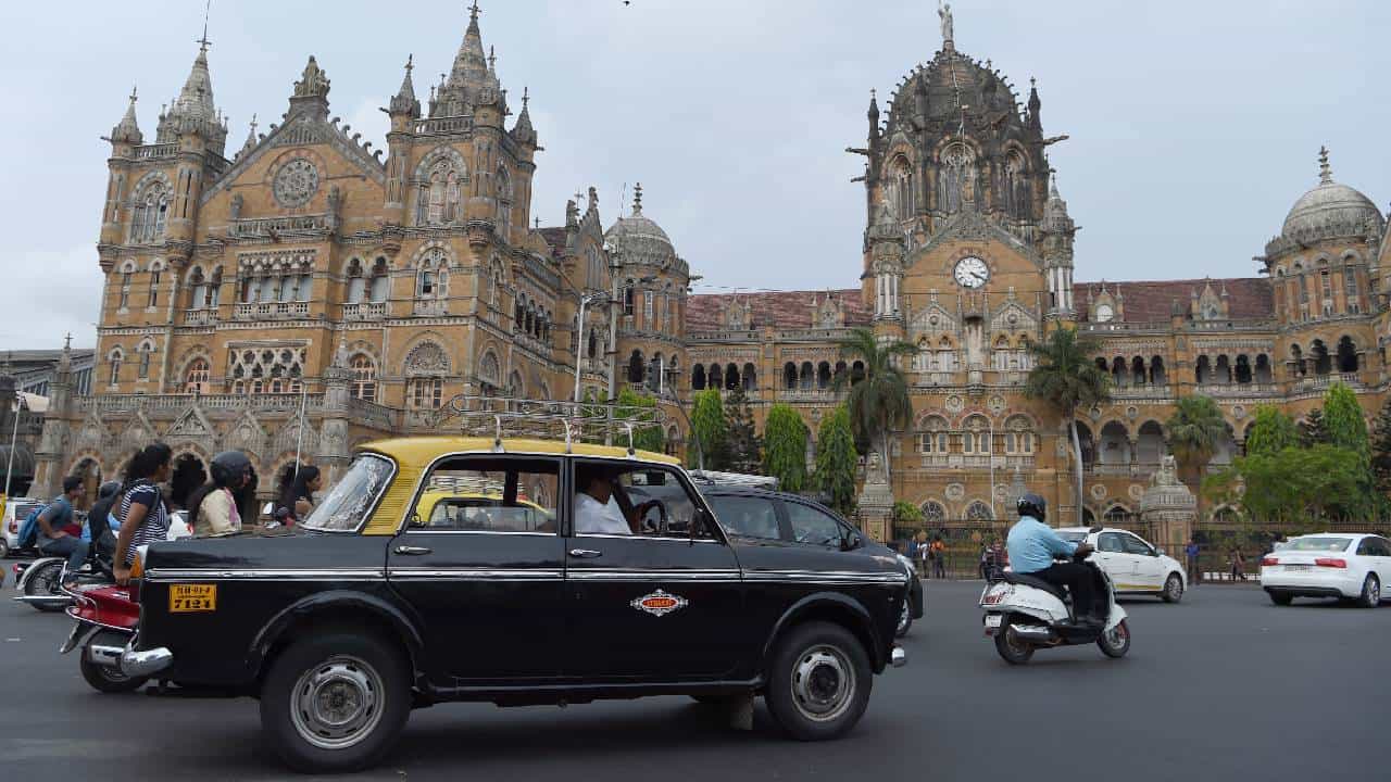 Mumbai Padmini Taxi : मुंबईची शान अन् 6 दशकांपासून मुंबईकरांची सेवा करणारी ‘पद्मिनी’ इतिहासजमा होणार