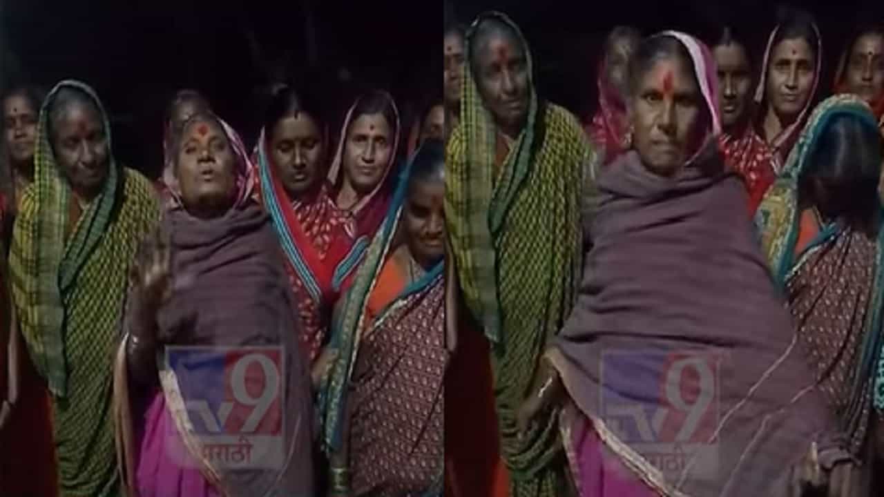 आरक्षण आमच्या हक्काचं, तुम्ही रस्त्यावर या चप्पलेनं हाणते; ८५ वर्षांच्या आजीबाईंचा व्हिडीओ तुफान व्हायरल आरक्षण आमच्या हक्काचं, तुम्ही रस्त्यावर या चप्पलेनं हाणते; ८५ वर्षांच्या आजीबाईंचा व्हिडीओ तुफान व्हायरल