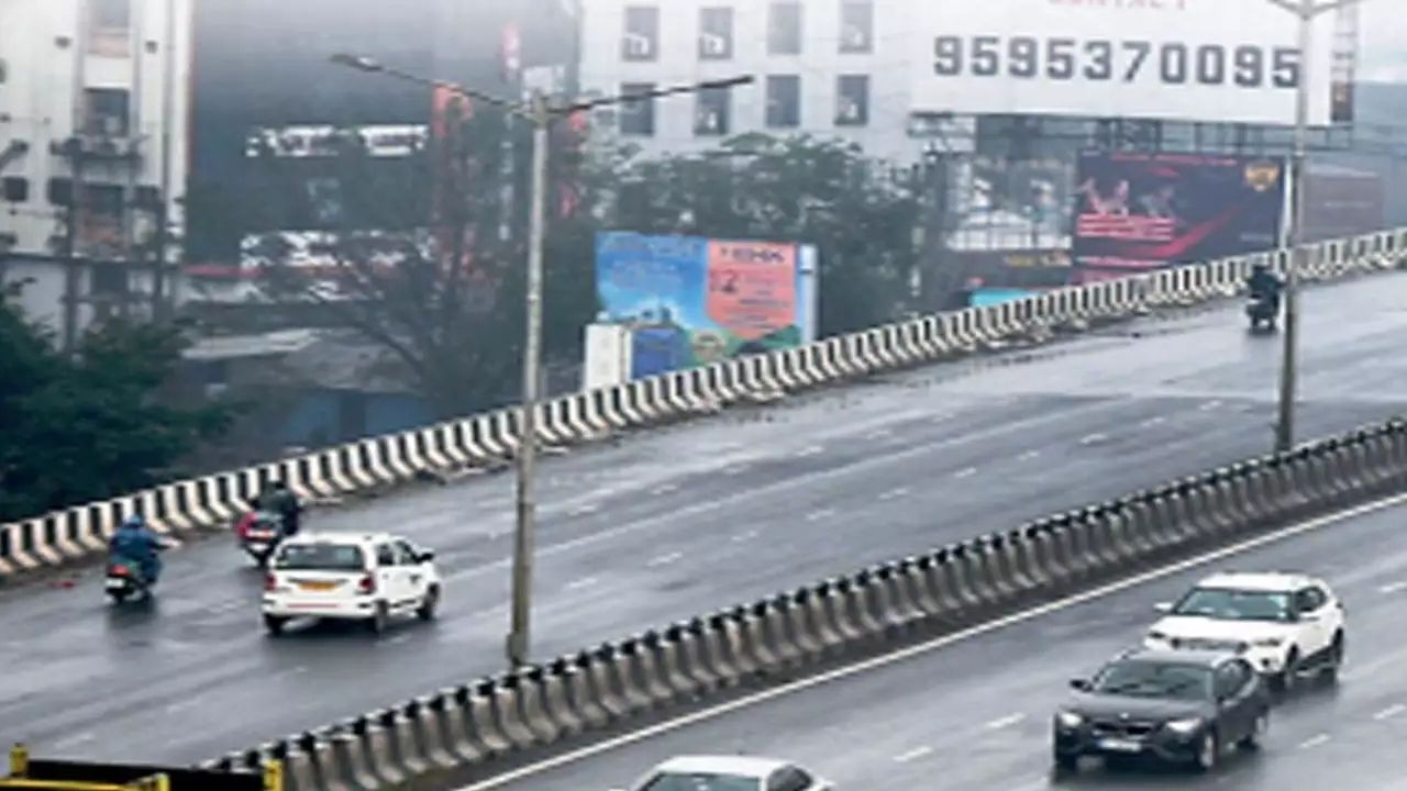 पुण्यात भीषण अपघात, चार वाहने एकमेकांना धडकली, 4 जण दगावले पुण्यात भीषण अपघात, चार वाहने एकमेकांना धडकली, 4 जण दगावले