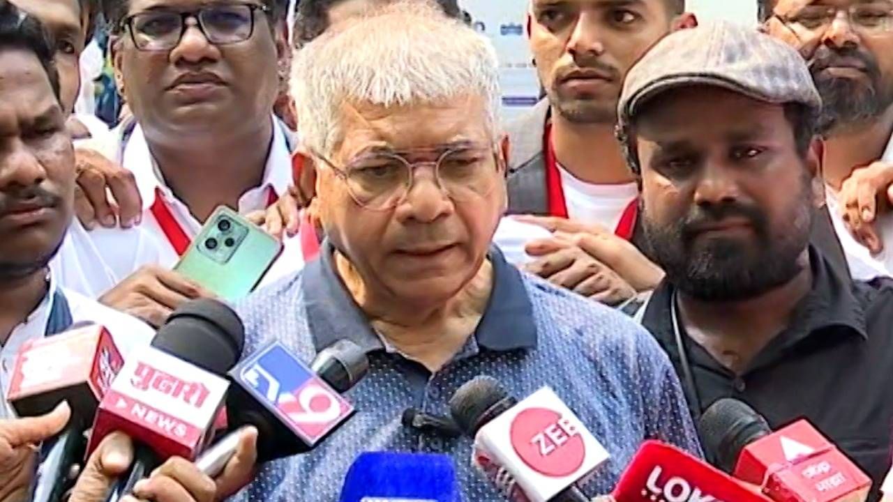 शरद पवार यांच्यासोबत बंददाराआड भेट, काय झाली चर्चा?; Prakash Ambedkar अखेर बोलले