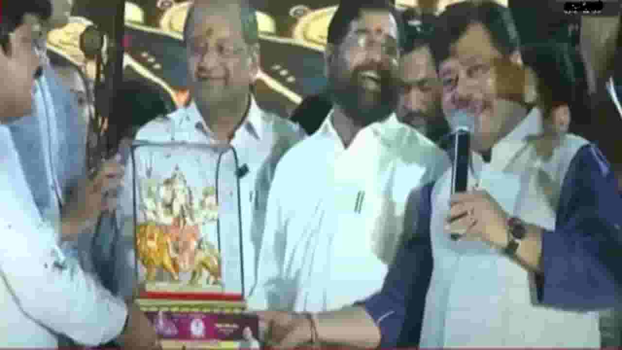 Pravin Darekar : मुख्यमंत्री समोर अन् प्रविण दरेकर यांनी मुख्यमंत्री म्हणून घेतली दुसऱ्याच 'या' दोन नेत्यांची नावं