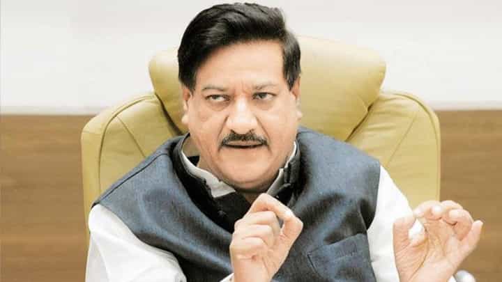 ...तेव्हा तुम्ही झोपले होते, भाजपच्या बड्या नेत्यानं मराठा आरक्षणावरून पृथ्वीराज चव्हाण यांना सुनावलं ...तेव्हा तुम्ही झोपले होते, भाजपच्या बड्या नेत्यानं मराठा आरक्षणावरून पृथ्वीराज चव्हाण यांना सुनावलं