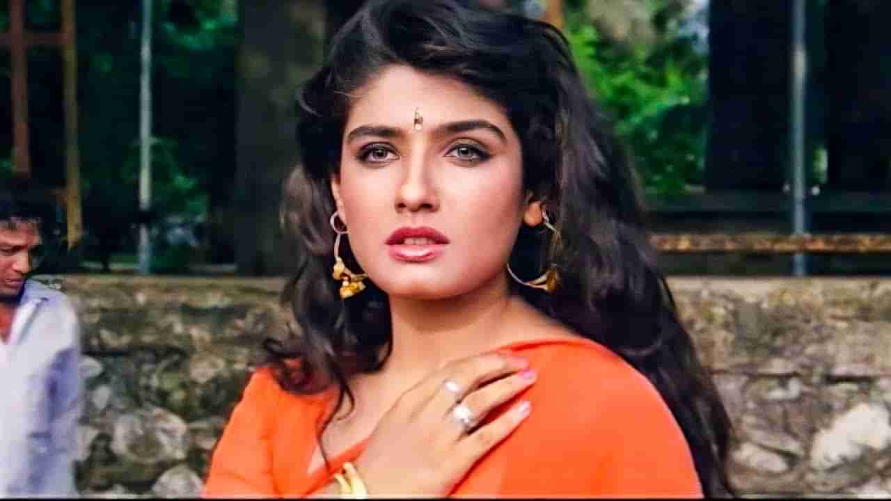 Raveena Tandon : त्याने कॉलर पकडली त्यानंतर..., जेव्हा वृद्ध व्यक्तीने रवीनासोबत केलं लाजिरवाणं कृत्य