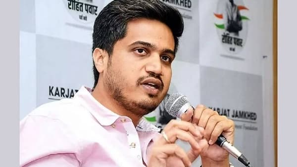 Rohit Pawar : कपडे बदलतात तसे पक्ष बदलतात… रोहित पवार यांनी कुणाला लगावला खोचक टोला?