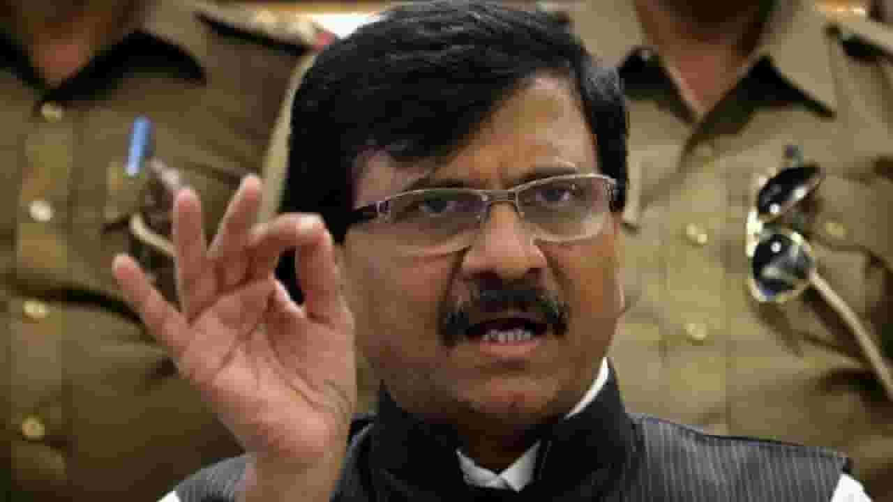 Sanjay Raut : संजय राऊत यांचा विधानसभा अध्यक्ष राहुल नार्वेकर यांच्यावर थेट निशाणा, चोर अन् लफंग्यांचं सरकार...