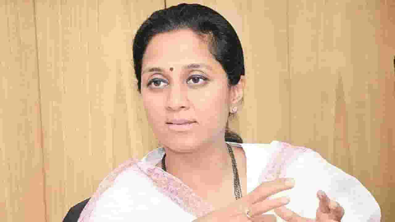 Supriya Sule यांनी नाव न घेता कुणावर साधला निशाणा? म्हणाल्या, अदृश्य शक्तीकडून पक्ष, घर फोडण्याचं पाप Supriya Sule यांनी नाव न घेता कुणावर साधला निशाणा? म्हणाल्या, अदृश्य शक्तीकडून पक्ष, घर फोडण्याचं पाप
