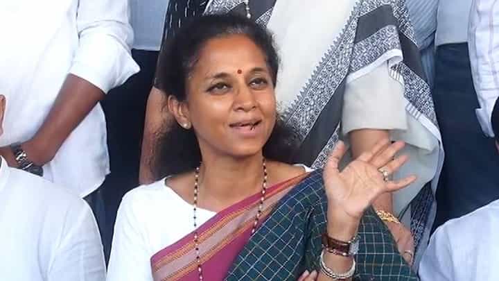 Supriya Sule : इतना तो हक बनता है... सुप्रिया सुळे यांनी कुणाला लगावला खोचक टोला Supriya Sule : इतना तो हक बनता है... सुप्रिया सुळे यांनी कुणाला लगावला खोचक टोला