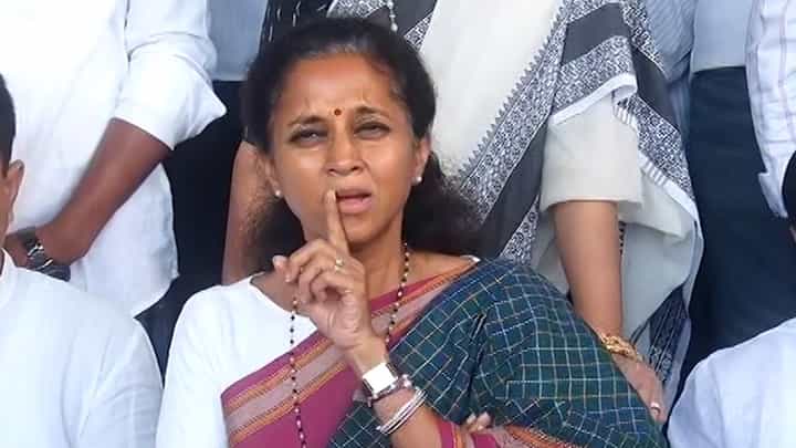 Supriya Sule Suspension : संसदरत्न पुरस्कार मिळालेल्या सुप्रिया सुळे यांचं लोकसभेतून निलंबन Supriya Sule Suspension : संसदरत्न पुरस्कार मिळालेल्या सुप्रिया सुळे यांचं लोकसभेतून निलंबन
