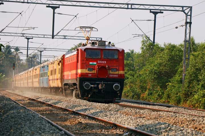 पुणेकरांनो गावाला जायचंय...नो टेन्शन, पुणे रेल्वे स्थानकातून दिवाळीसाठी 391 जादा रेल्वे धावणार पुणेकरांनो गावाला जायचंय...नो टेन्शन, पुणे रेल्वे स्थानकातून दिवाळीसाठी 391 जादा रेल्वे धावणार