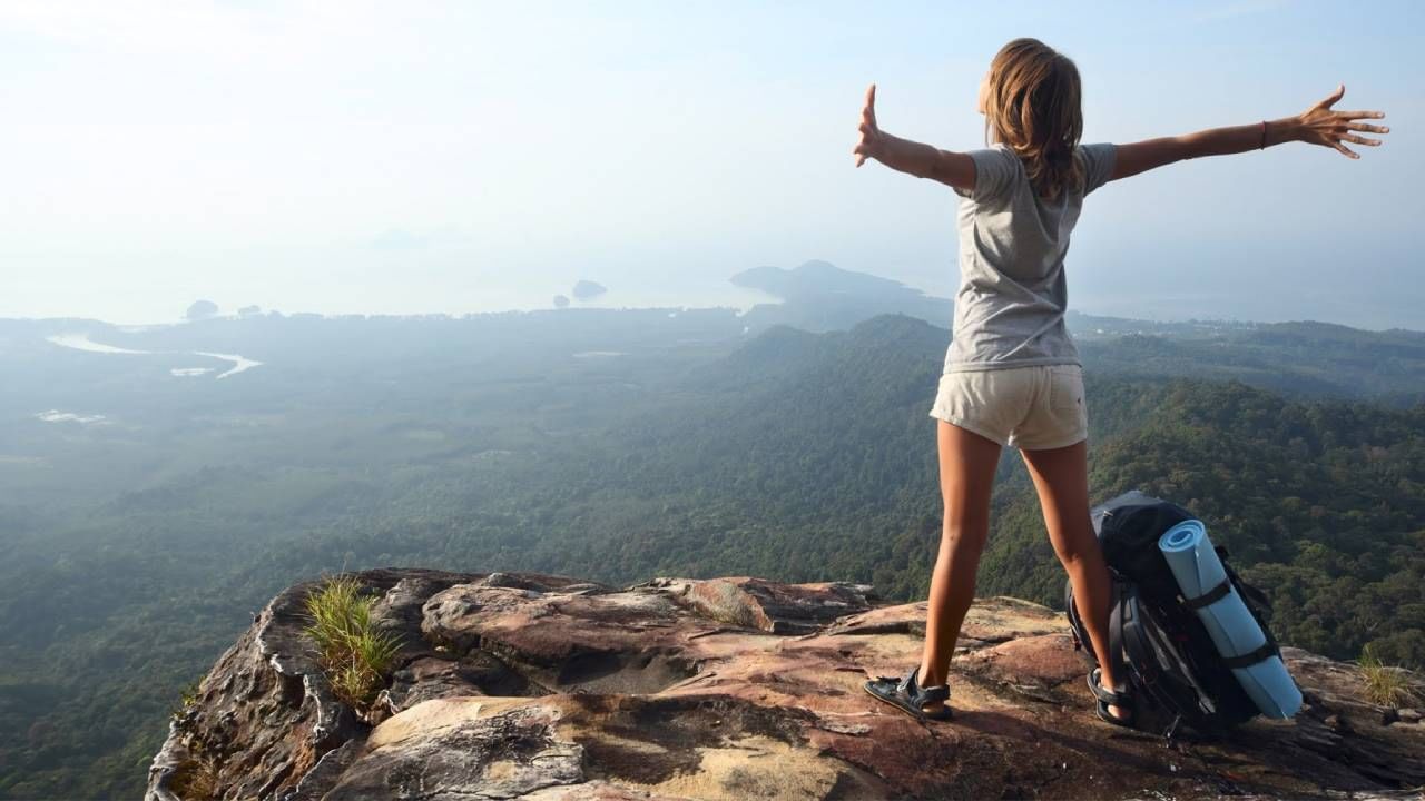 आज आहे जागतिक मानसिक आरोग्य दिन. मानसिक आजार काय असतात? त्यावर उपाय काय? याविषयी माहिती देण्यासाठी हा दिवस दरवर्षी १० ऑक्टोबरला साजरा केला जातो. मानसिक आरोग्य सुधारायचं असेल तर प्रवास करणं, फिरायला जाणं हा उत्तम उपाय आहे.