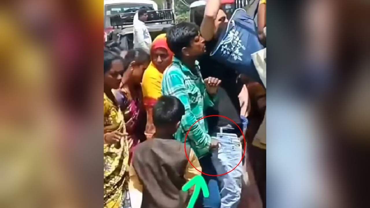 VIDEO | चोरट्याची हात चलाखी व्हिडीओत कैद, गर्दीचा फायदा घेत...