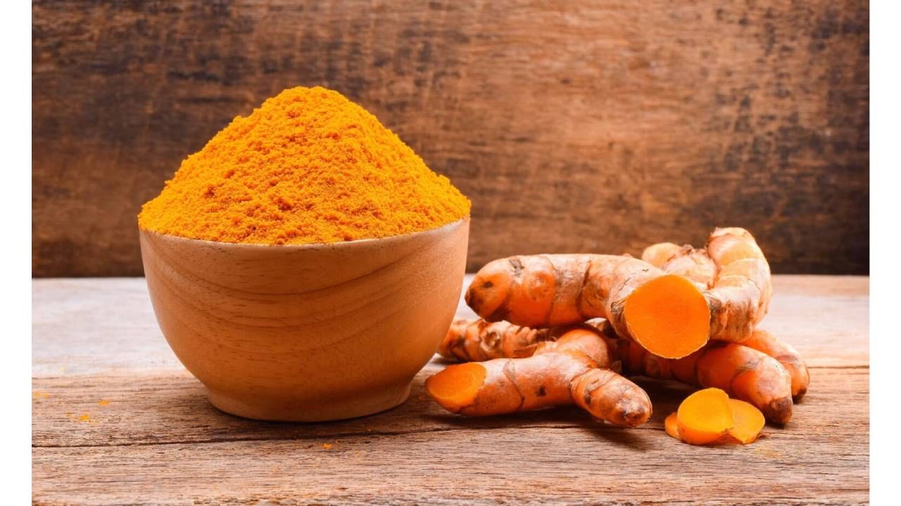 Health : चेहऱ्याला हळद लावत असाल थांबा, आरोग्यदायी हळदीबाबतची ही बातमी एकदा वाचाच Health : चेहऱ्याला हळद लावत असाल थांबा, आरोग्यदायी हळदीबाबतची ही बातमी एकदा वाचाच