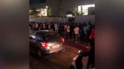 पुणे शहरात दोन कोटींचा फ्लॅट घेण्यासाठी आठ तास रांगेत उभे राहिले पुणेकर, व्हिडिओ व्हायरल