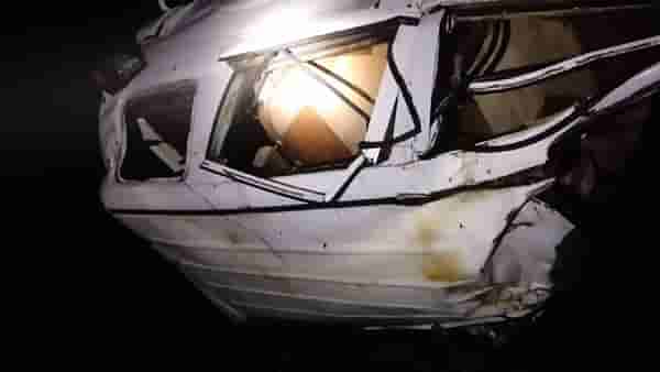 Accident | अक्कलकोटवरुन दर्शन घेऊन परतणारी गाडी घाटातून दरीत कोसळली, चार जणांचा मृत्यू