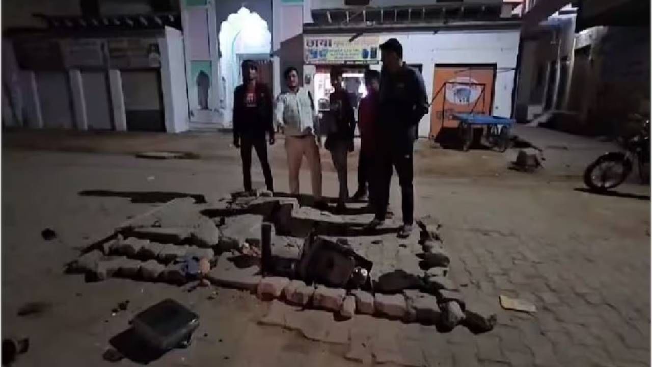 IND vs AUS Final | वर्ल्ड कपमधला पराभव इतका मनाला लागला की, त्यांनी थेट दुकानात घुसून.... IND vs AUS Final | वर्ल्ड कपमधला पराभव इतका मनाला लागला की, त्यांनी थेट दुकानात घुसून....