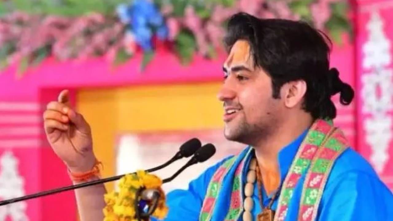 धीरेंद्र शास्त्री यांचे वाद निर्माण करणारे वक्तव्य, हिंदूराष्ट्रासाठी घटनादुरुस्ती करा धीरेंद्र शास्त्री यांचे वाद निर्माण करणारे वक्तव्य, हिंदूराष्ट्रासाठी घटनादुरुस्ती करा