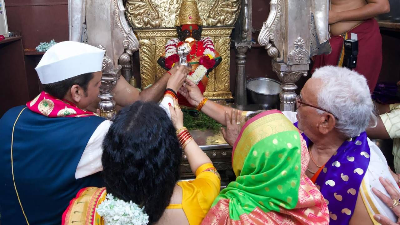 कार्तिकी एकादशीनिमित्त विठुराया आणि रखुमाईची महापूजा संपन्न झाली.राज्याचे उपमुख्यमंत्री देवेंद्र फडणवीस आणि त्यांच्या पत्नी अमृता फडणवीस यांच्या हस्ते पार पडली. 