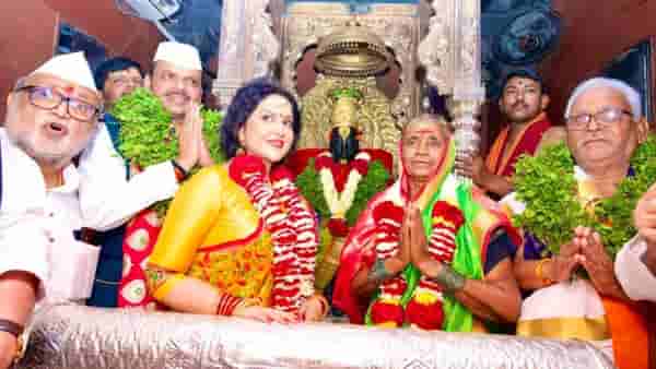 रूप पाहता लोचनी… उपमुख्यमंत्री देवेंद्र फडणवीस यांच्या हस्ते विठ्ठलाची महापूजा संपन्न
