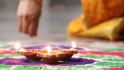 Diwali 2023 : दिवाळी येण्याआधी करा वास्तूशास्त्रातले हे उपाय, लक्ष्मीच्या कृपेने दूर होईल आर्थिक अडचण