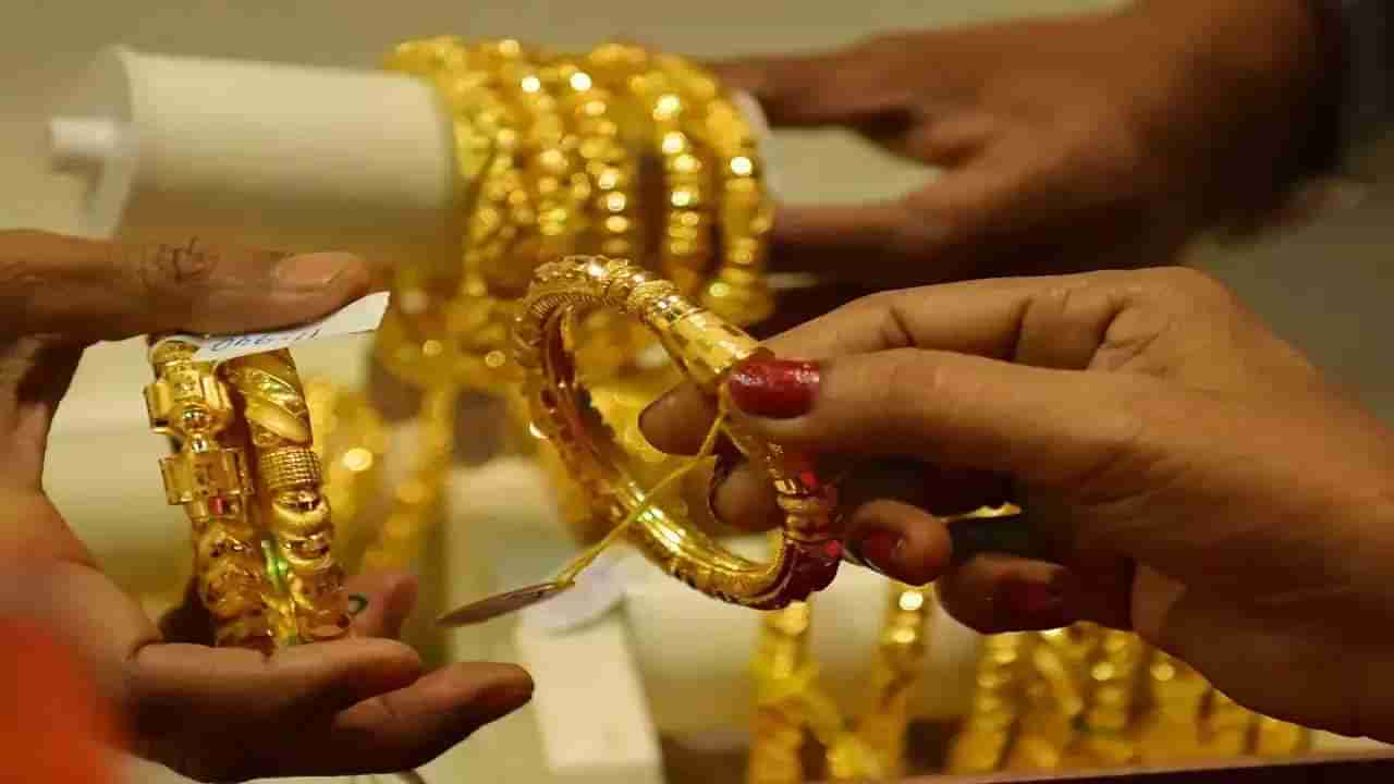 Gold Silver Rate Today : सलग तिसऱ्यांदा सोने-चांदीत घसरण, इतक्या कमी झाल्या किंमती