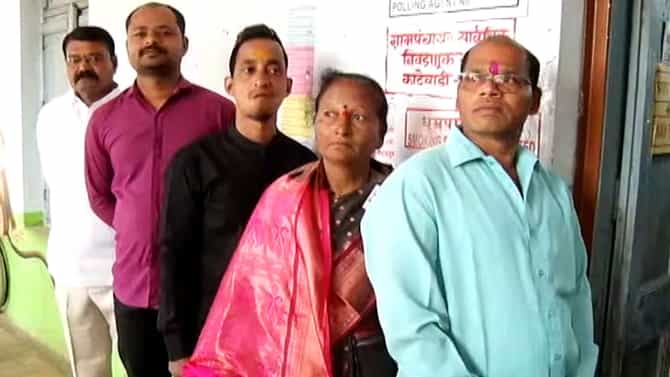 राज्यात ग्रामपंचायत निवडणुकीचा धुरळा; मतदानाला सुरुवात