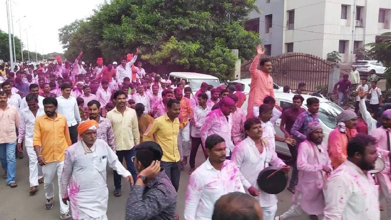 Gram Panchayat Election Result : पंढरपूरच्या गुरसाळे ग्रामपंचायतीमध्ये 40 वर्षानंतर सत्तांतर, विजयाची माळ कोणाच्या गळ्यात? Gram Panchayat Election Result : पंढरपूरच्या गुरसाळे ग्रामपंचायतीमध्ये 40 वर्षानंतर सत्तांतर, विजयाची माळ कोणाच्या गळ्यात?